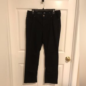 St John’s Bay Woman’s Straight Leg Jeans Black Size 14W NWOT